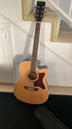 Una Guitarra Esta Como Nueva Muy Bonita No Tiene Ningún Rayón Esta Perfecta 