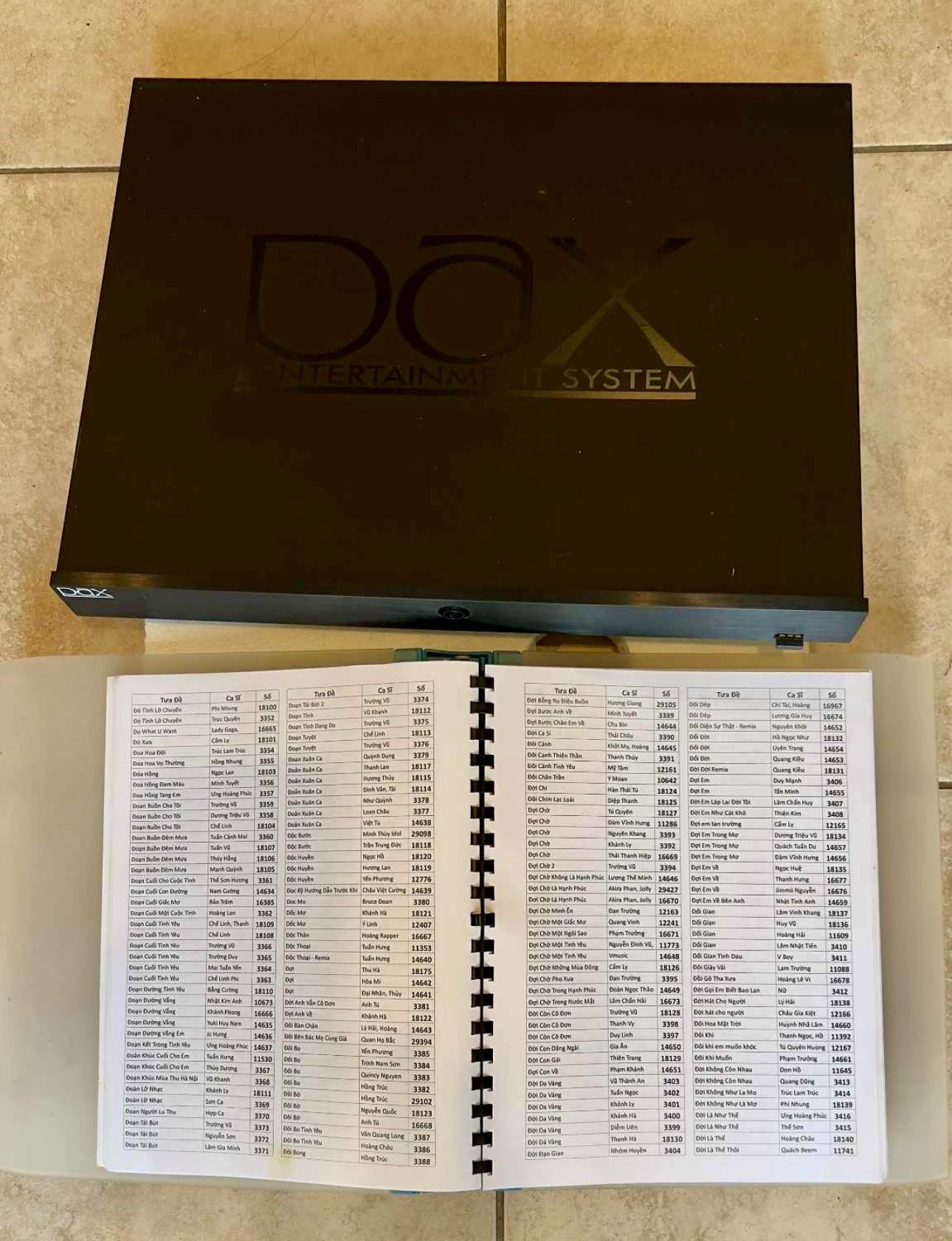 DAX Entertainment System Karaoke Media Player with Songbook Catalog Music Vietnamese