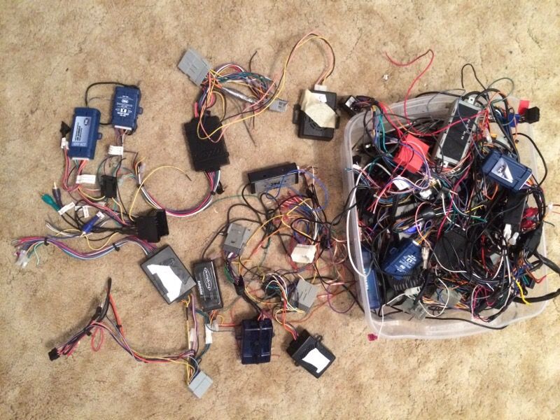 Aftermarket radio interface harnesses
