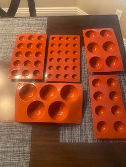 Set of silicone baking or jello