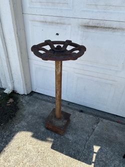 Rustic Rusted Outdoor Garden Decoration Heavy Wheel Decor