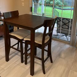 Kitchen/Dining Table and 2 Chairs