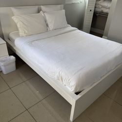 Queen Bed frames And Mattresses