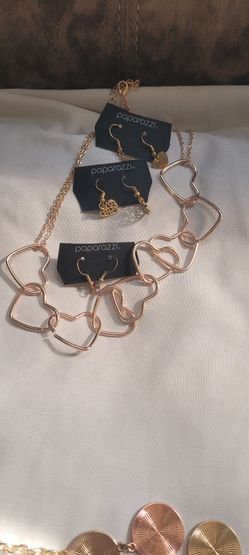 Beautiful Heart Design Necklace w Earrings