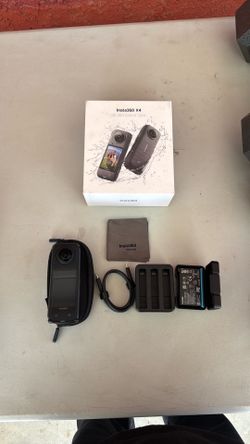 Insta 360 x4 ( 8k 360 action cam )