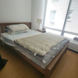 Queen Solid Wood Platform Bed 