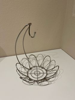 Metal Fruit Basket with Banana Hanger