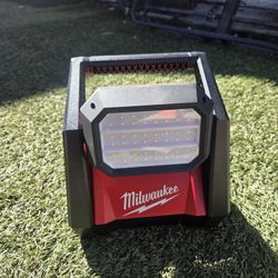 Milwaukee M18 Job Site Light 