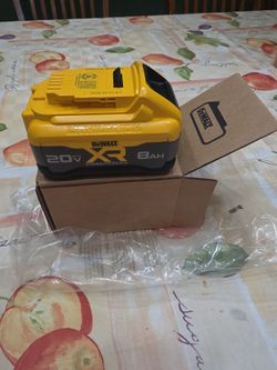New Dewalt 20v 8ah XR PowerPack battery