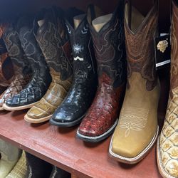 Botas vaqueras de piel – varios modelos