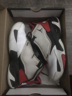 Jordan Max Aura 4 (size 5.5) USED