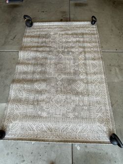 Outdoor area rug 5’3”x 8’