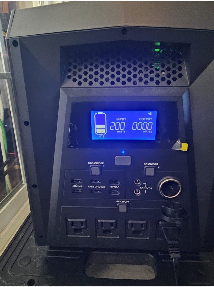 Like New 2000W Power Station