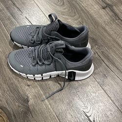 New men’s Nike free size 11.5