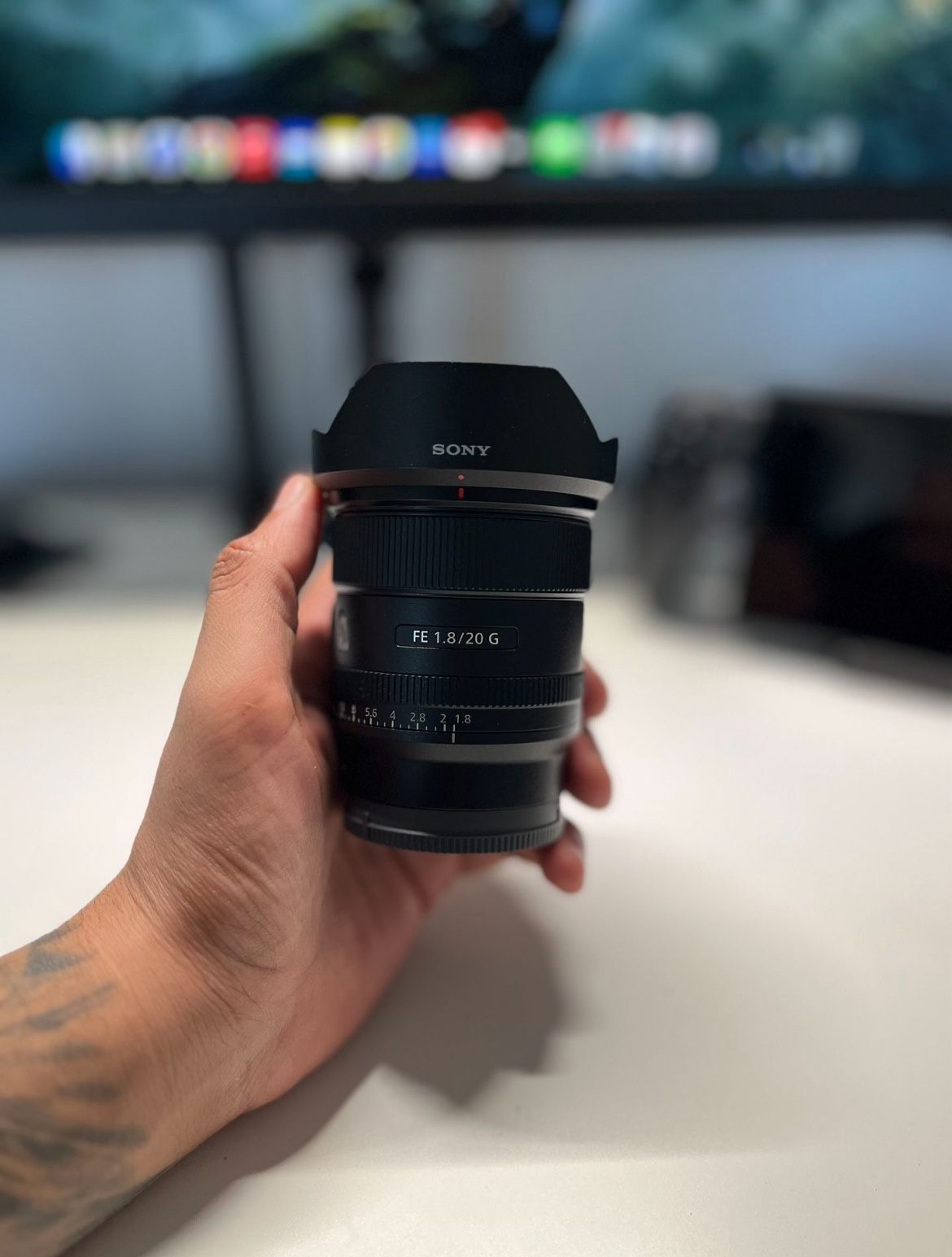 SONY Alpha - G 20mm 1.8 LENs