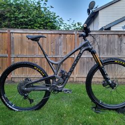 2018 carbon Evil Wreckoning size XL full suspension mountain bike
