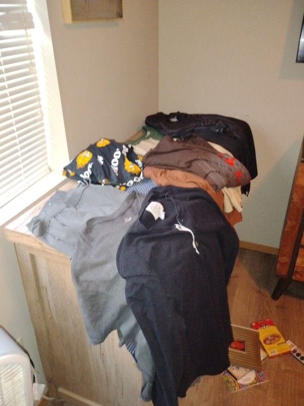 Used Champion Tshirt And Quicksilver Shorts