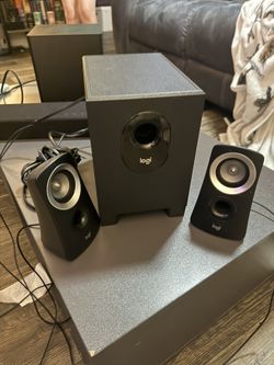 Logitech Z313 2.1-Channel Speaker System 3-Piece in Black/Silver