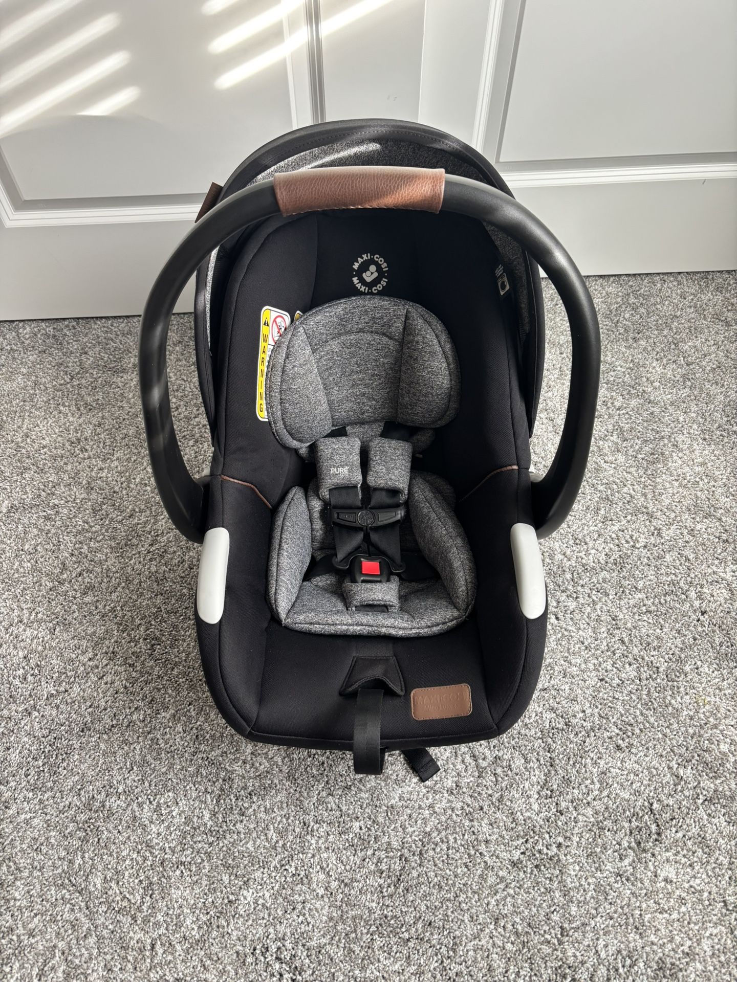 Maxi Cosi Travel System/ Car seat