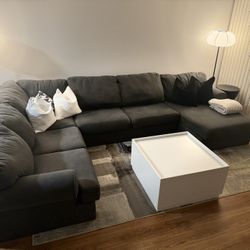 Coffee Couch and Coffee Table Set – Great Condition