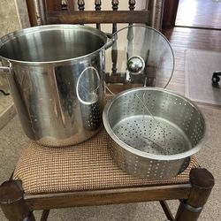 Large Pot With Steamer In Northridge