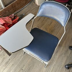 Folding chair With Right Gray Table Arm 