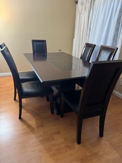 Used Mahogany Dining table with 6 chairs