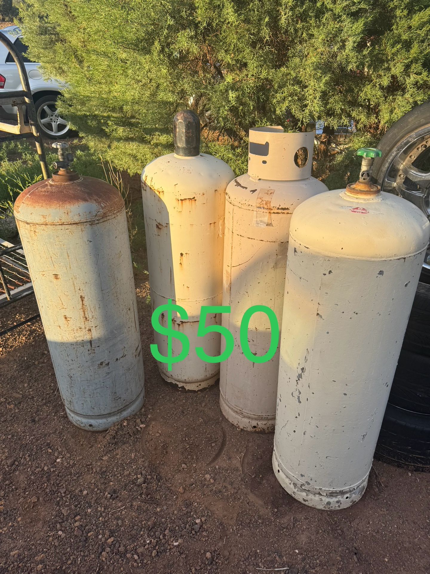 100 Lbs Propane Tanks