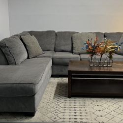 Beautiful Gray Sectional Couch!😍