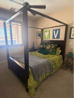 Queen Canopy Bedroom Set – Solid Wood | Dresser, Mirror & Nightstand