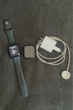 Apple Watch - Series 8 - with Charger and Screen Protector