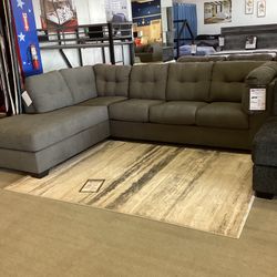 Maier 2pc Sectional With Chaise