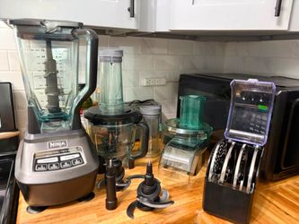 Ninja Blender w/ Accessories