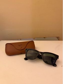 Ray-Ban Meta Smart Glasses w/ Case