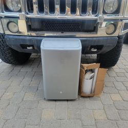 LIKE NEW GE SMART AIRCONDITIONER WITH WINDOW ACCESSORIES VERY POWERFUL