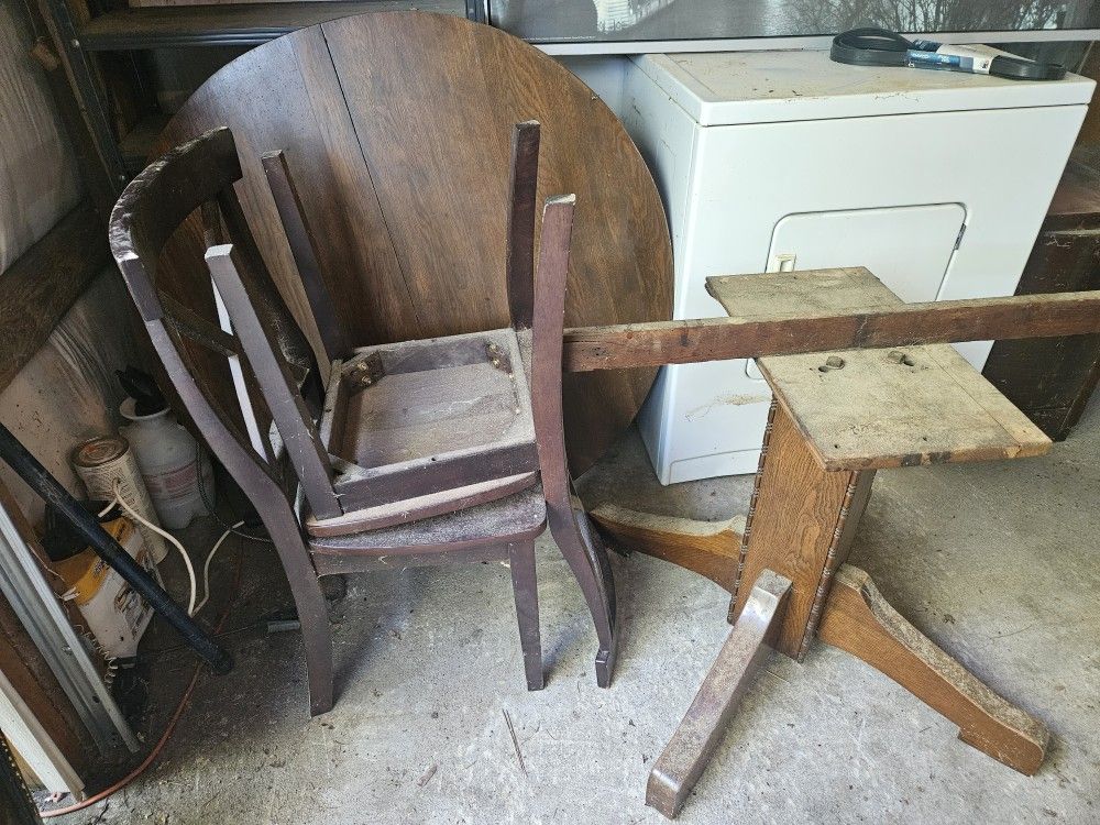 Free Antique Dresser And Table
