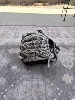 Mizuno Glove