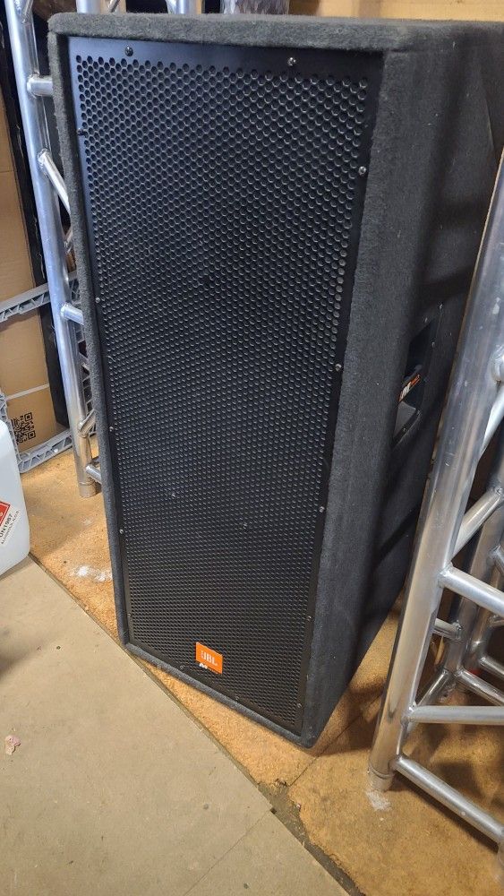 JBL MPRO MP225 Dual 15" 3 Way 2,000 Watts