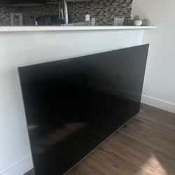 65 Inch Insignia smart Tv 