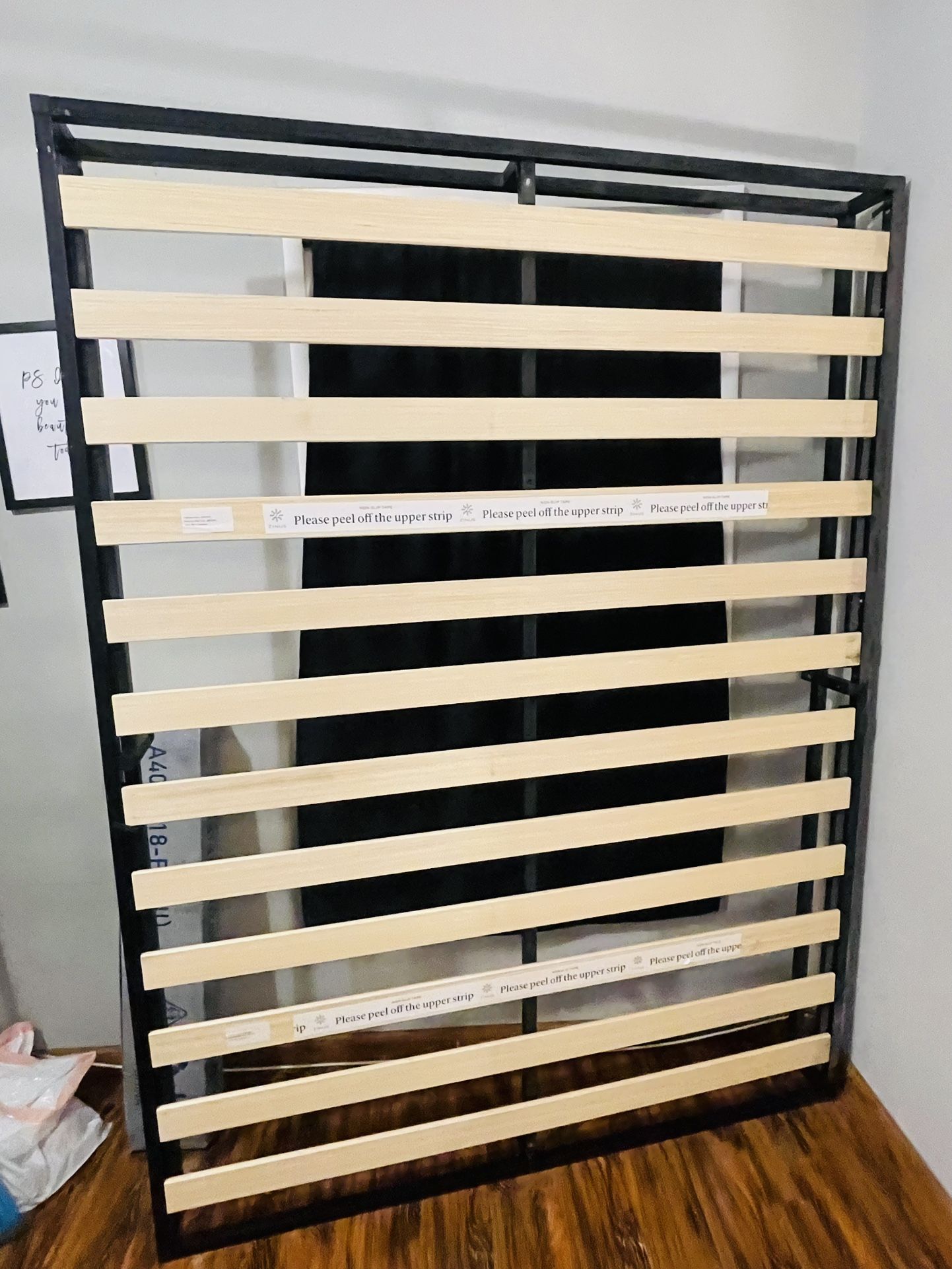 Low Profile Sturdy Queen Bed Frame Like New