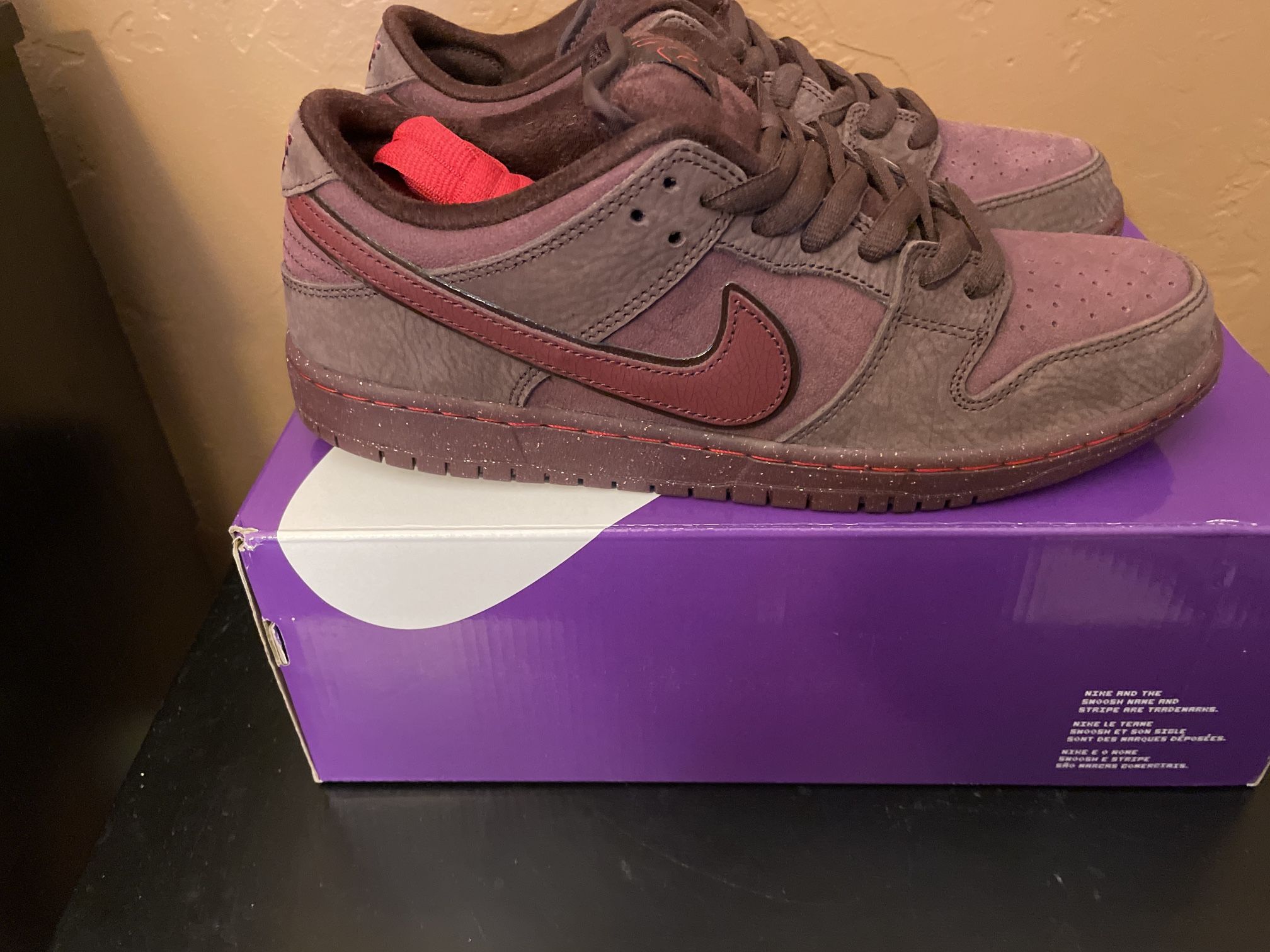 Size 9.5 Nike Sb Dunk Low PRM City Of Love Burgundy Crush Team Red