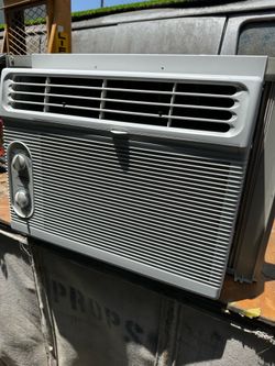 Window AC air-conditioning 9000 BTU used working