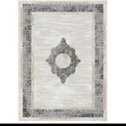 8/10 Brand New High Quality Rug 