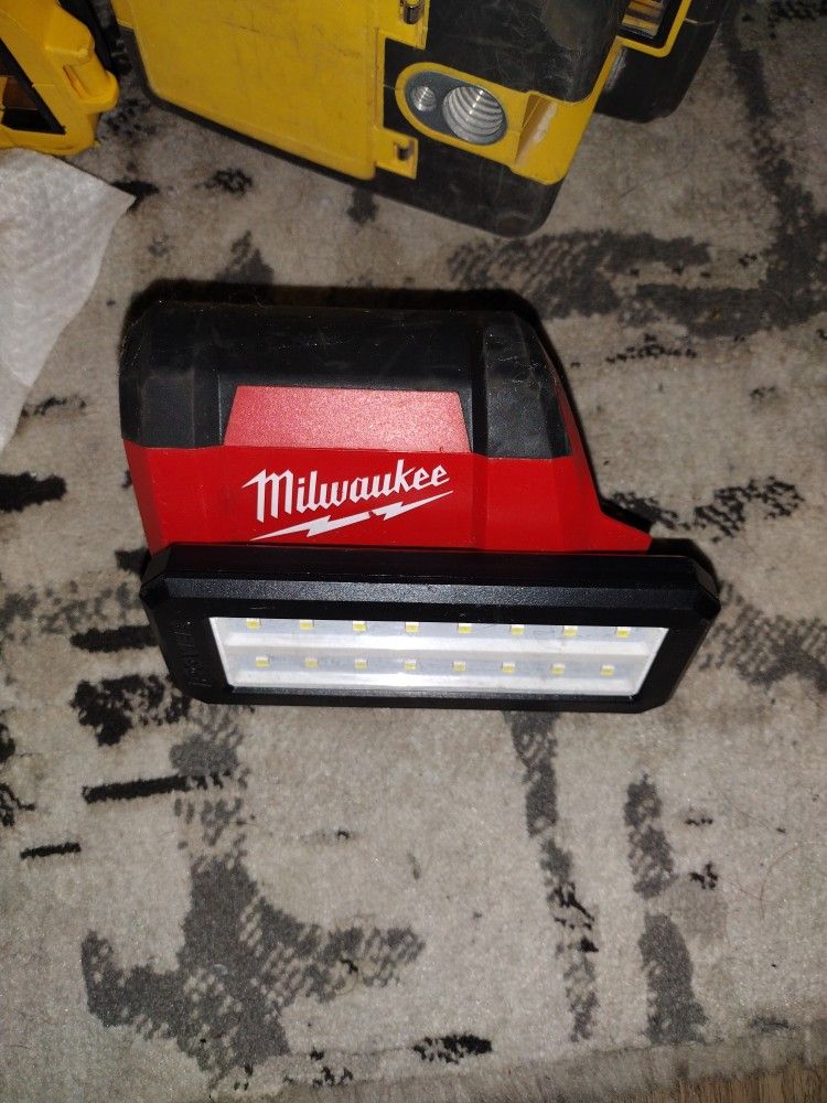 MILWAUKEE® M12™ ROVER™ Service & Repair Flood Light w/ USB Charging provides 700 lumens, up to 24 hours of run-time, and has an IP54 rating.