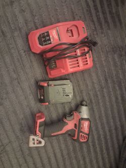 [HOT DEAL]Only $65 Milwaukee drill with battery and charger.