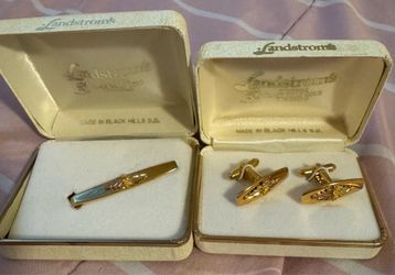 Landstrom’s Black Hills Gold tie and cufflink set