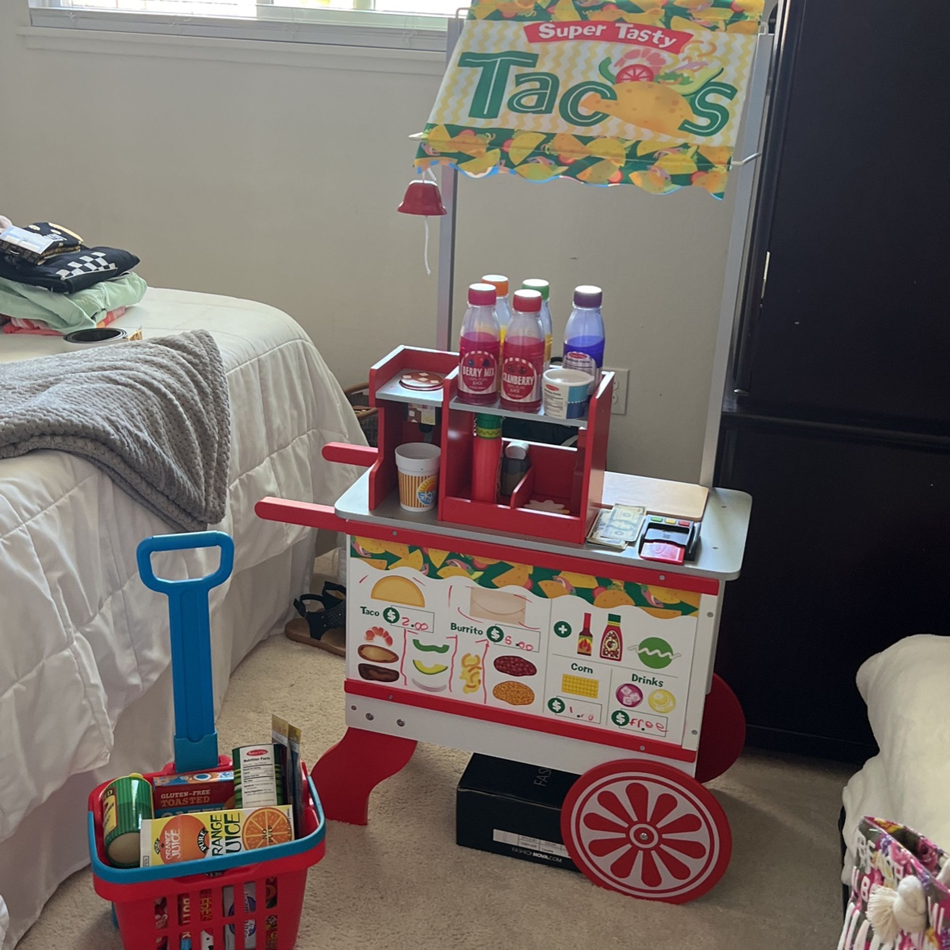 Like New Melissa And Doug Food Stand With Extra Cart