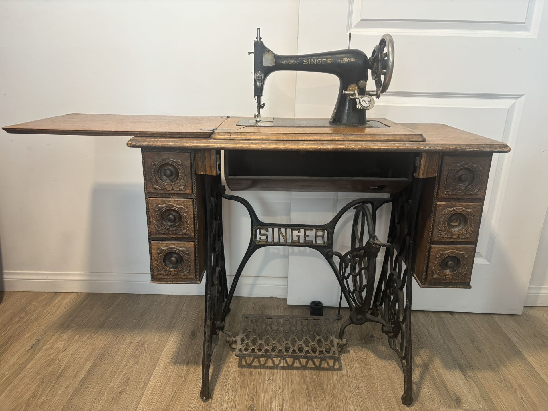 Antique 1914 Singer Sewing Machine