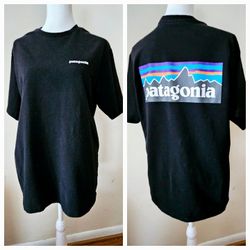 Patagonia Size Small Regular Fit Black Crew Neck Responsibili-Tee T Shirt. Polyester/Cotton. White Patqgonia name on front left breast and colorful lo