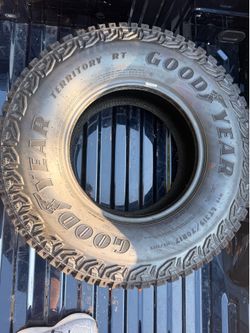 SINGLE TIRE GOODYEAR TERRITORY R/T LT315/70R17 113/110S Has One Patch